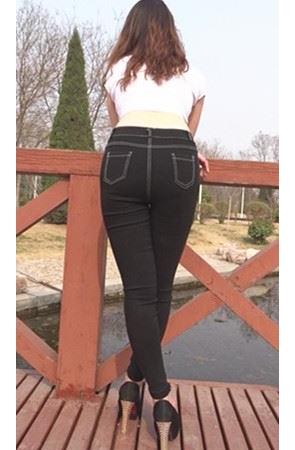 模拍极品牛仔黑裤小姐姐一、