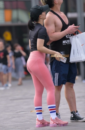 B102、靓丽粉色健身达人