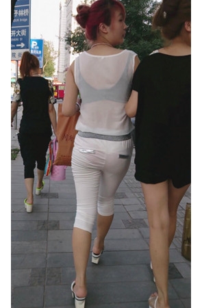 白里透红的红发妹子