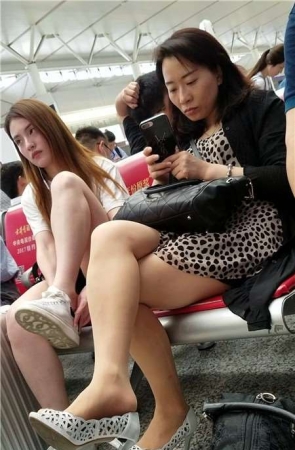 4k-鱼嘴高跟鞋豹纹连衣裙街拍美腿