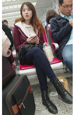 牛仔裤短靴妹子