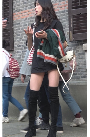 黑色高靴小姐姐