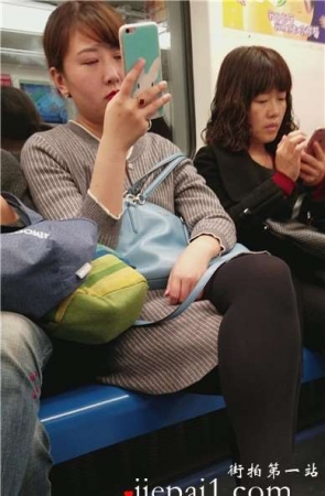 4k-地铁上遇见知性优雅甜黑丝美腿美女神姐姐