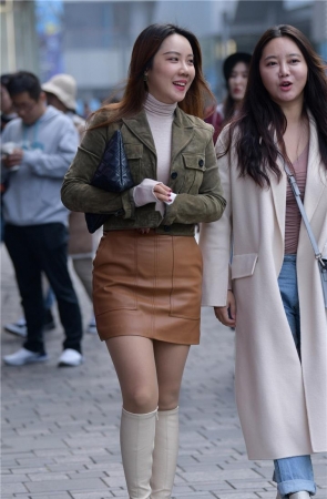 丝袜长靴美女原版图片3A241[813M]