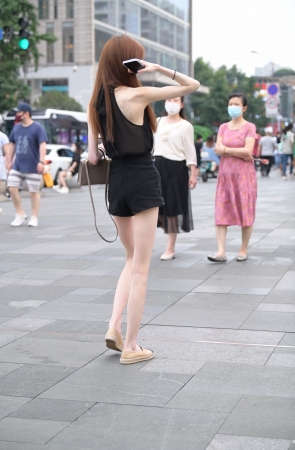 骨感美腿小姐姐