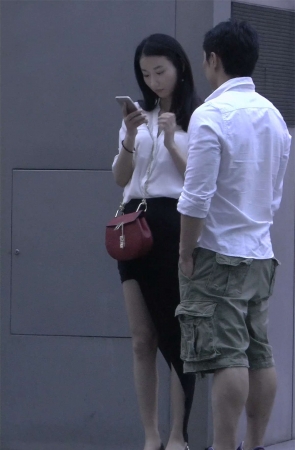 开叉裙的漂亮长腿性感女神