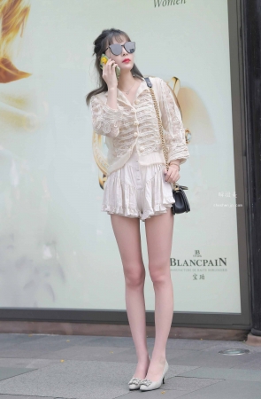 9105-8+53如此白皙美腿，我要抱回家 7P