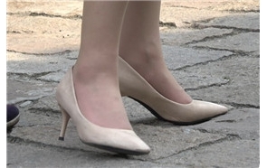 4k-丝袜美腿米色高跟鞋漂亮街拍美女