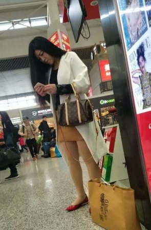 4k超清，红色平底鞋肉丝袜短裙漂亮御姐