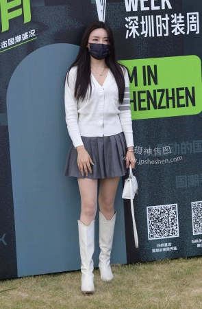 221031-19+74百褶裙肉丝长靴 18P