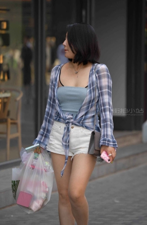 短热牛格子衬衫姐姐