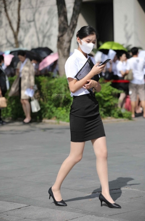 【街拍心灵】新空乘小姐姐肉丝街拍美腿形象身材哇塞