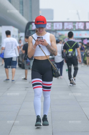 玩手机的紧身**