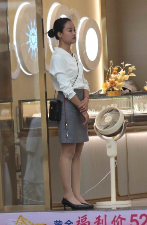 诱惑肉丝街拍高跟OL