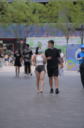 长发齐腰小姐姐