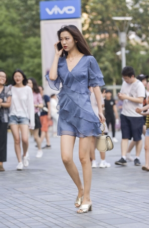 性感长腿短裙女郎