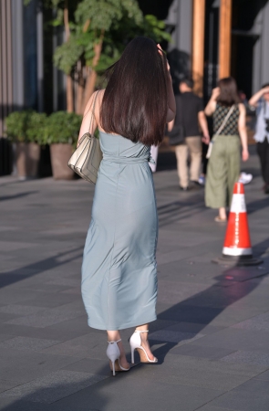 长裙高跟