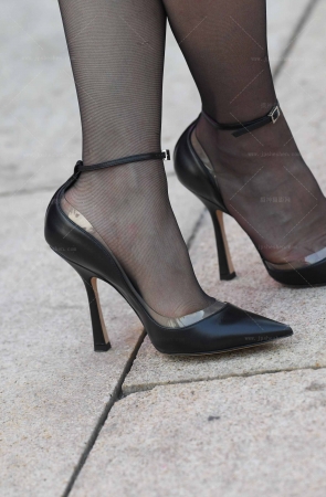 24414-2=129√韵味黑丝高跟穿搭轻熟女 14P