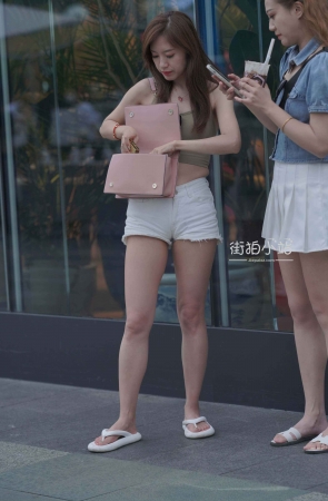 白短热牛小姐姐