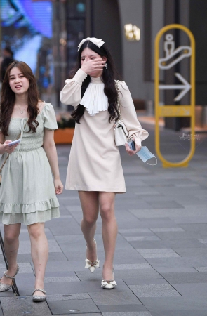 20610-6+44 -羞答答的丝 袜女生