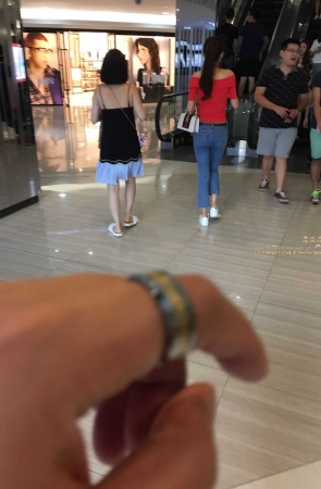 神摄手赛04  红色露肩装，紧牛九分裤