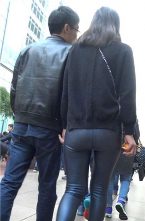 4k-黑色毛衣紧身皮裤高跟鞋街拍美女第三集 [3.18 GB]