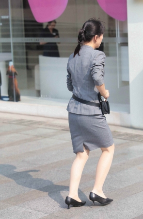 街拍肉丝高跟OL