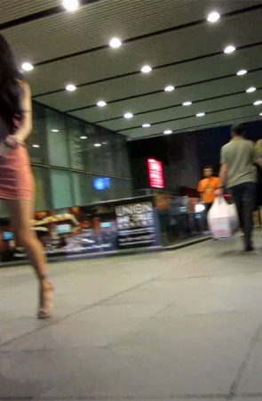 粉色齐B包臀连衣裙 PP都快包不住了