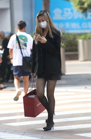 极品街拍黑丝高跟shaofu