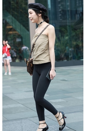 黑色紧身裤美女(67P)[446M/JPG]