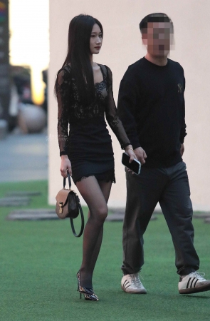 性感街拍黑丝高跟少妇