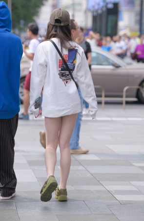 女人真是奇妙，随便穿，都如此迷人