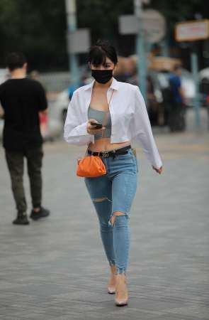 紧身蓝牛小姐姐