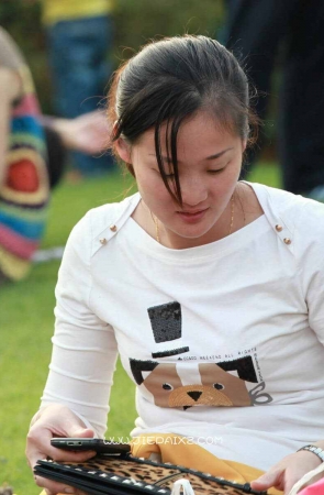 街拍透明短丝牛仔少妇