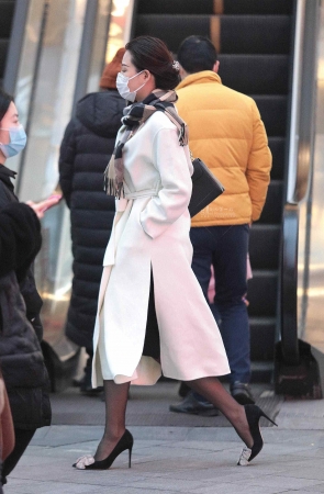 气质黑丝街拍高跟