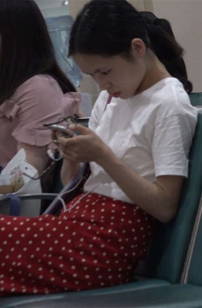 凉高跟，斑点长裙知性美女