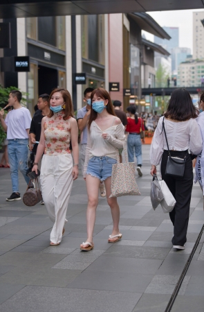 迷人de热裤女孩