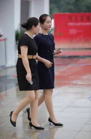 【街拍心灵】售楼处街拍肉丝制服高跟小姐姐