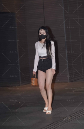 夜拍黑热裤美腿小姐姐 part2