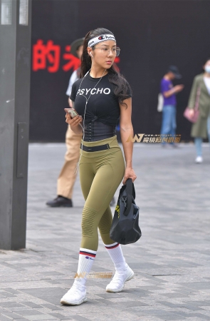 美女小腰好细身材超棒