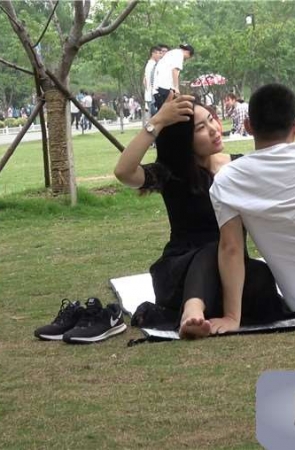 4k-黑色蕾丝裙韵味美少妇