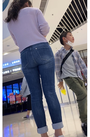 韵味蓝牛丰腴美女