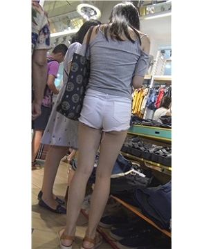 4K – 超短美臀白热裤小清新美女 [1.35 GB]