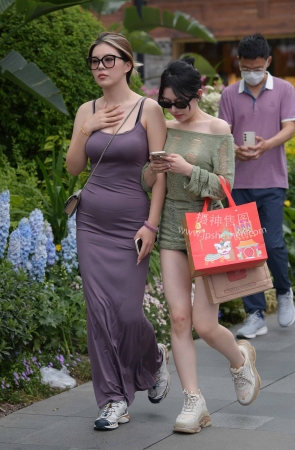 23427-24=83√丁总 俩闺蜜～ 13P