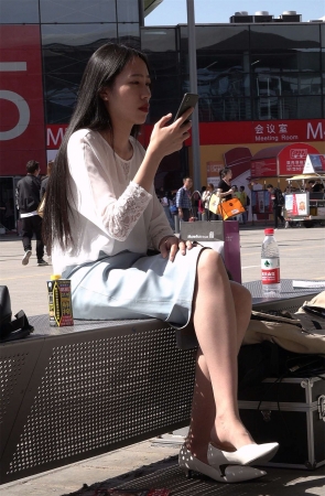 打电话的小姐姐