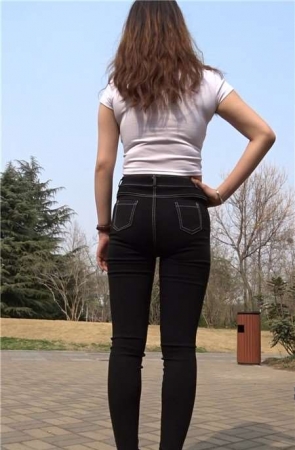 黑色牛仔高跟鞋白T恤美女第二季 [1.64 GB]