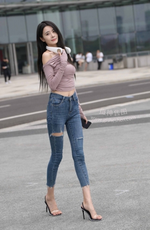 22828-5+138大长腿紧牛美女【套图➕视频 24P