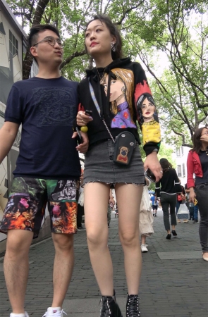 极品美腿牛仔裙美眉