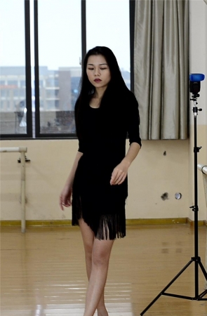 舞房练舞的小姐姐模拍套图+视频3A023[2.93G]