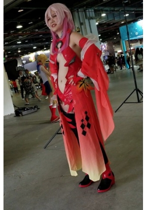 4K – 漫展小可爱cos美眉 [645 MB/MP4]